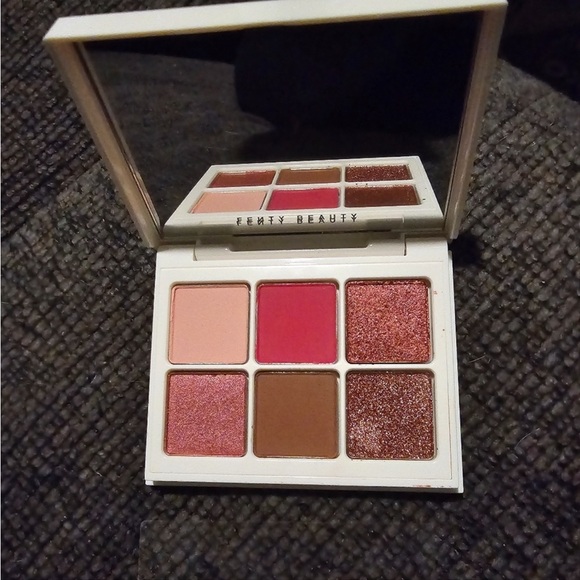 Fenty Beauty Snap Shadows Eyeshadow Palette in Rose - Picture 1 of 9